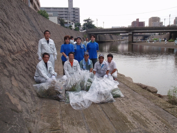 甲突川ボランティア清掃へ参加しました。