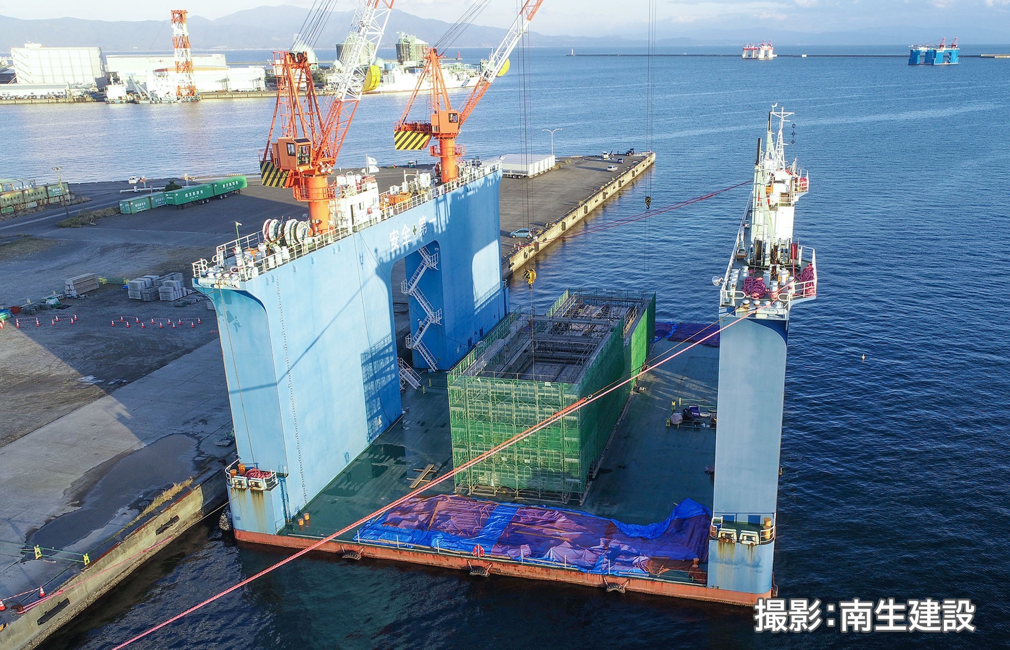 フローティングドックで作るケーソンを見てきました。（海潟漁港水産流通基盤(特定)整備工事） 南生建設現場ブログ