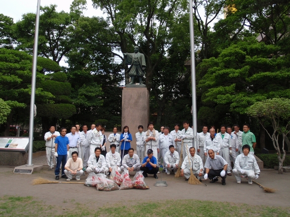 平田公園の一斉清掃を実施しました。