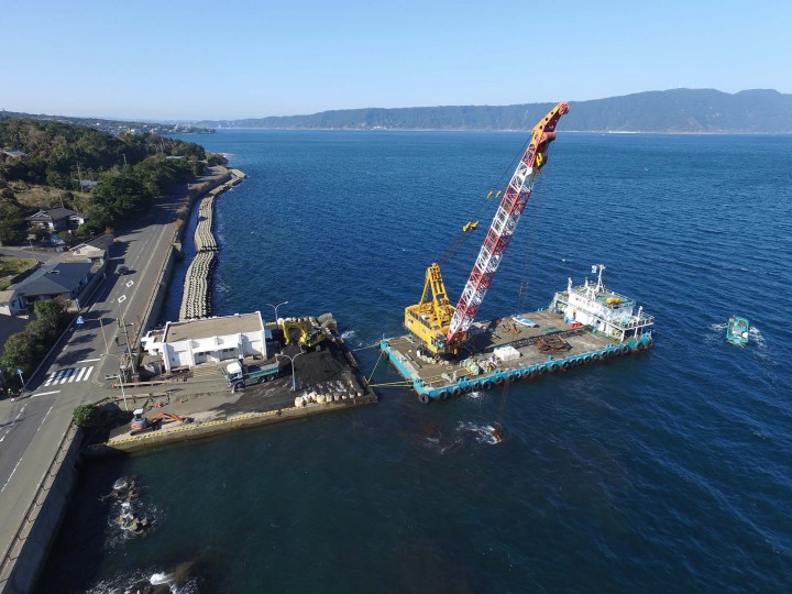 桜島港松浦地区ほか1地区泊地内土砂浚渫工事