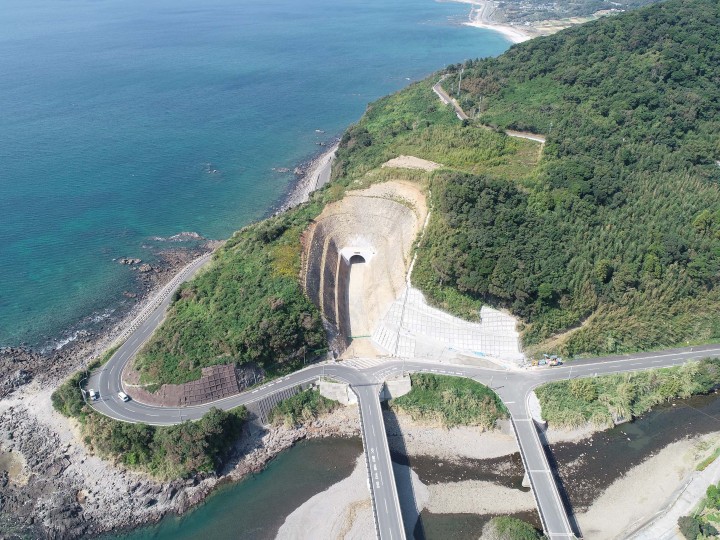 道路整備（交付金）工事（黎明トンネル）