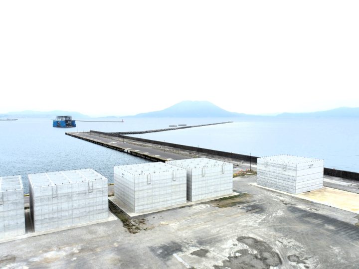 令和４年度⿅児島港（⾕⼭⼆区）係留施設ケーソン製作⼯事（第３次）