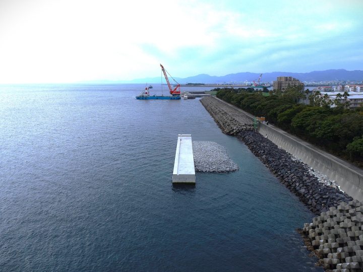 令和６年度鹿児島港（鴨池中央港区）臨港道路護岸築造工事（第４次）